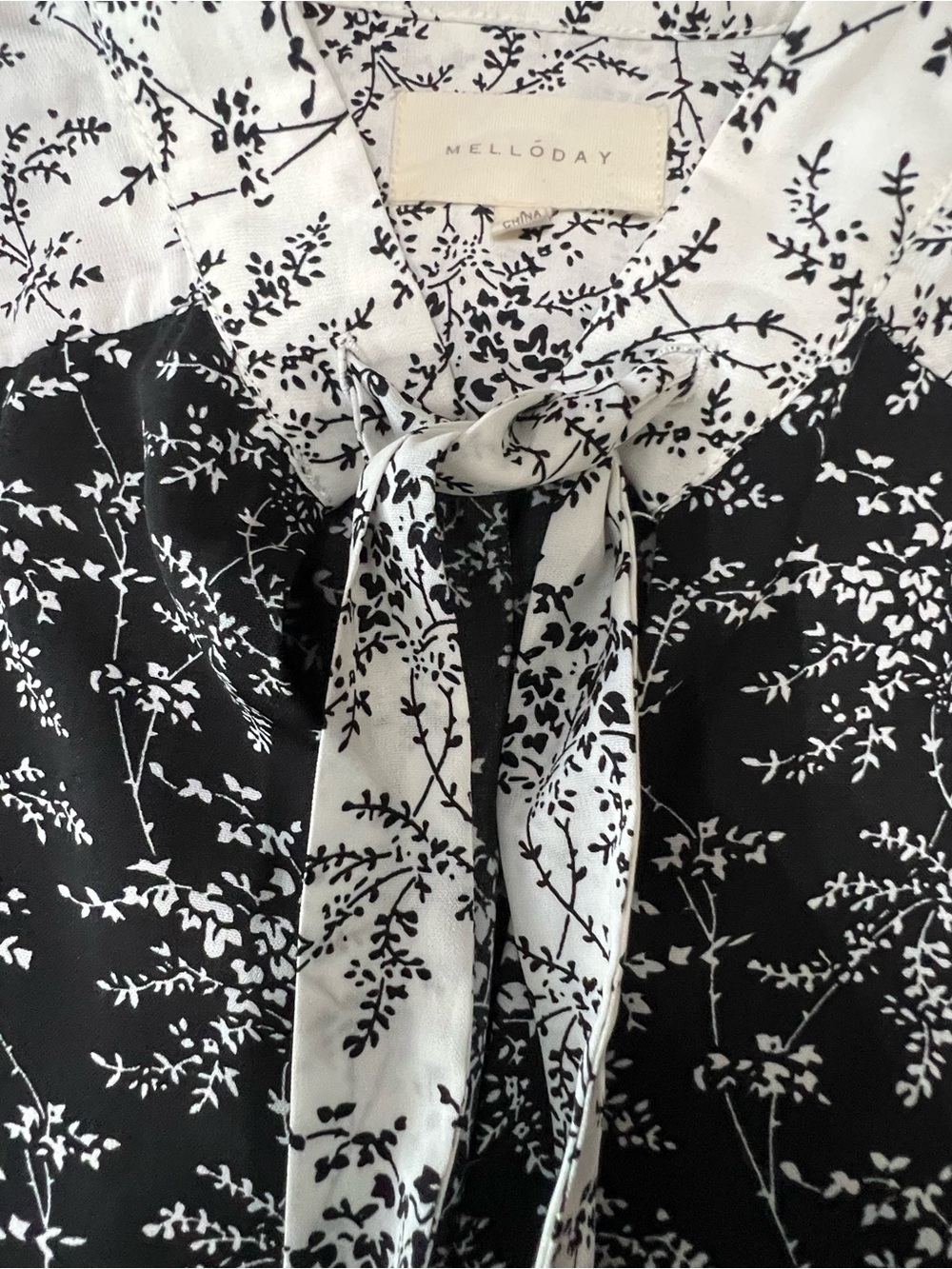 Melloday Black and White Floral Print Mini Dress Tie-Neck Ruffled Hem Sz M - Picture 6 of 8